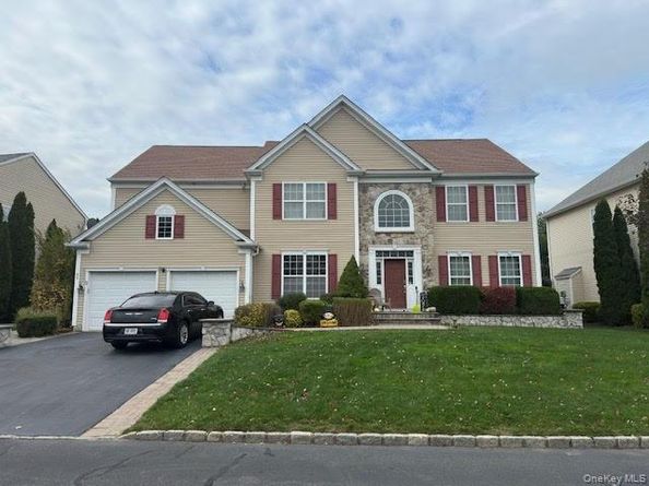44 Avolet Court, Mount Sinai NY 11766