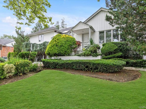 895 Cherry Lane, North Woodmere NY 11581