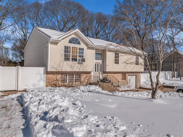 19 Summit, Farmingville NY 11738