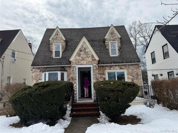 110 Woodside Avenue, Freeport NY 11520