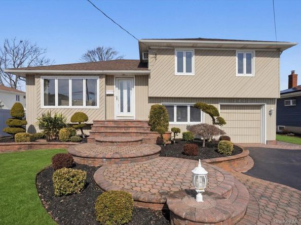 2432 Aron Drive N, Seaford NY 11783