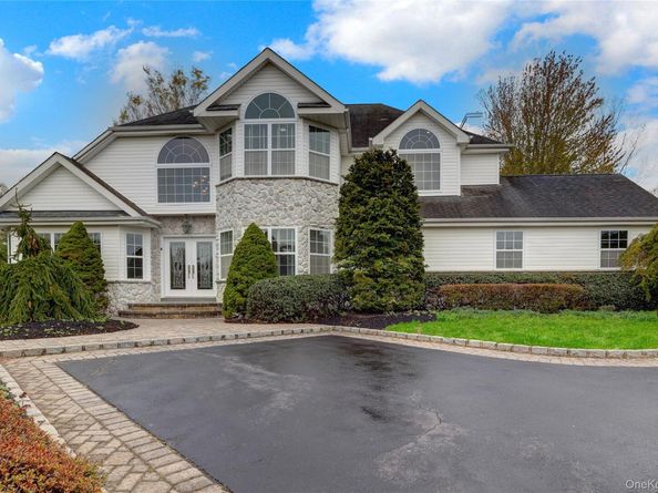 6 Arborvitae Lane, Miller Place NY 11764