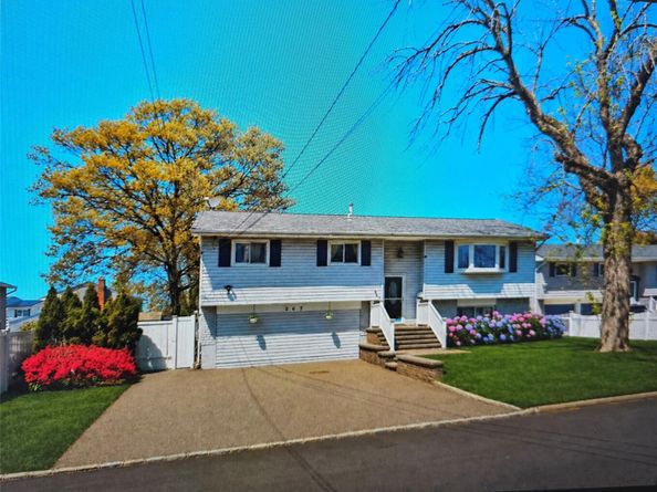 367 Erlanger Boulevard, North Babylon NY 11703