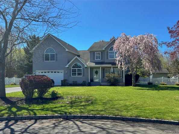 15 Whitetail Court, Center Moriches NY 11934