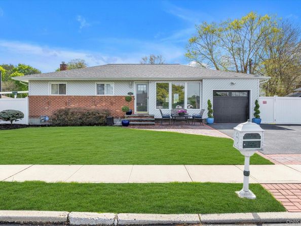 568 Plainview Road, Plainview NY 11803