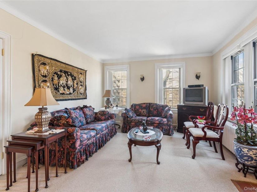 150 Burns Street 3F, Forest Hills NY 11375