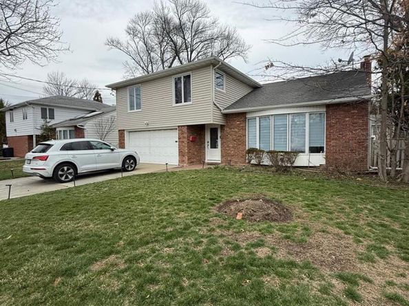 23 Geoffrey Lane, Hewlett NY 11557