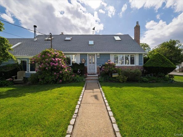 34 Seabreeze Road, Massapequa NY 11758