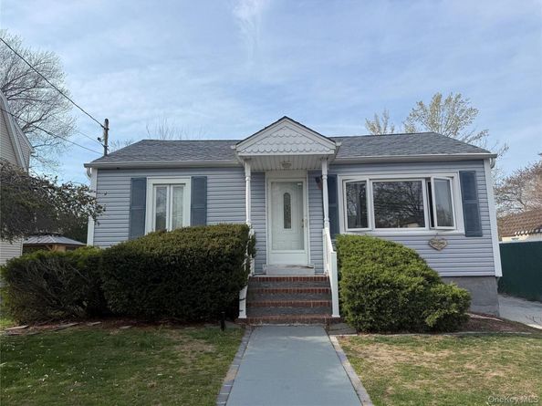 21 Independence Avenue, Babylon NY 11702