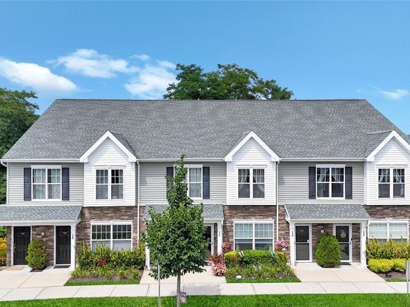 132 Weatherby Lane 132, Central Islip NY 11722