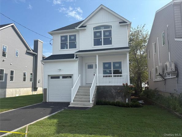 1108 Washington Place, Baldwin Harbor NY 11510