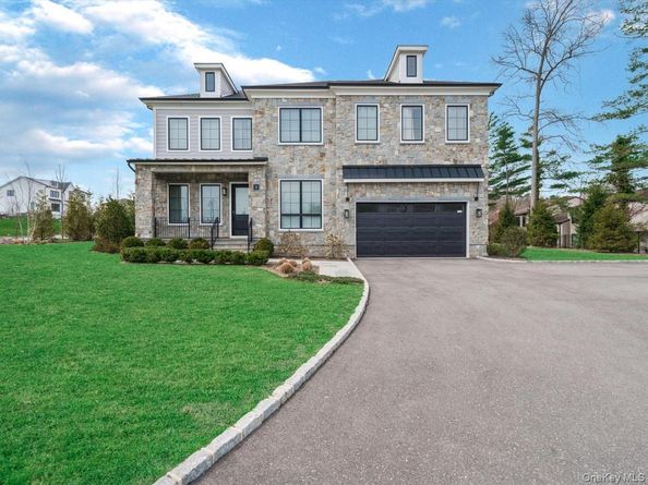 1 Sequoia Circle, Manhasset NY 11030