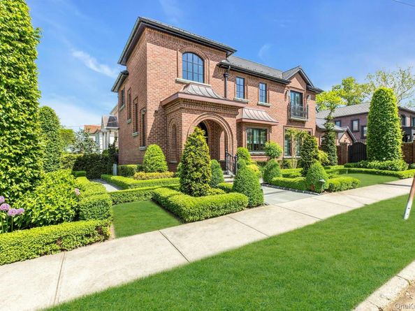 16204 12th Road, Whitestone NY 11357