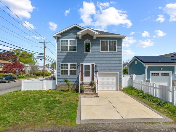 3875 South Street, Seaford NY 11783