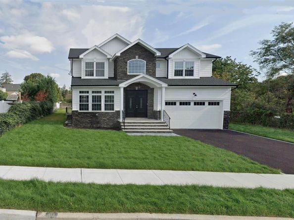 255 Maple Avenue, East Meadow NY 11554