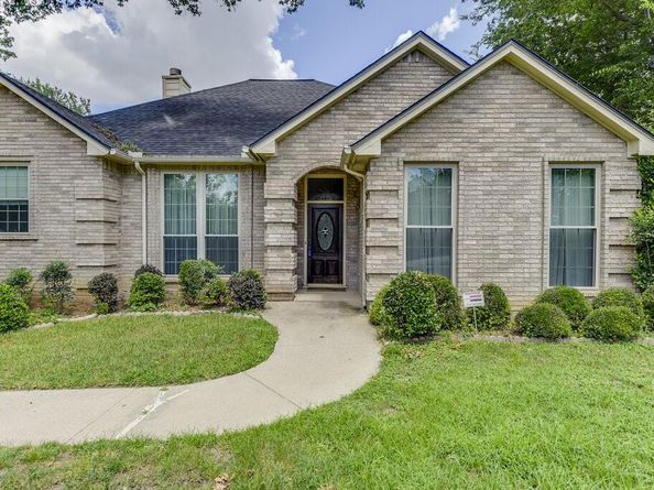 4901  Hidden Oaks Lane , Arlington Texas 76017