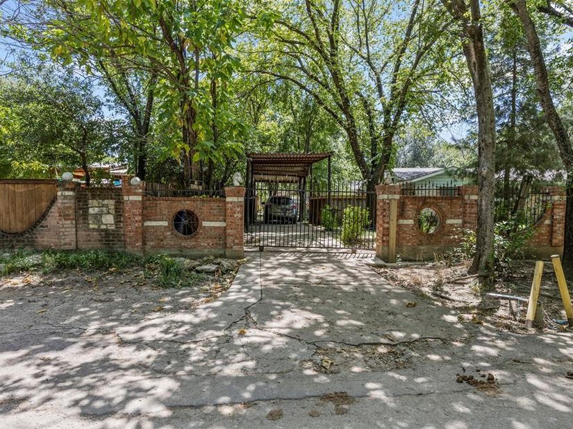 1152  Elva Warren Street , Fort Worth Texas 76115