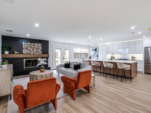 3883  Antigua Circle , Dallas Texas 75244