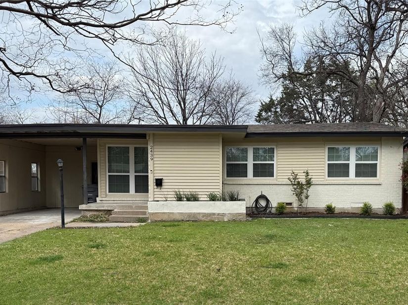 2439  Maverick Avenue , Dallas Texas 75228