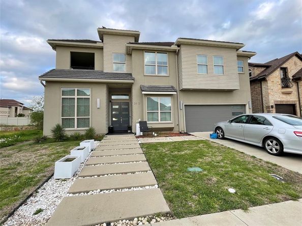 2812  Almanzor Avenue , Irving Texas 75062