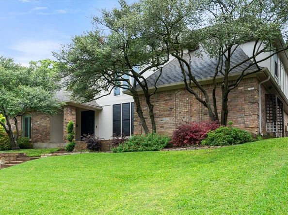 907  Loch Lomond Drive , Arlington Texas 76012