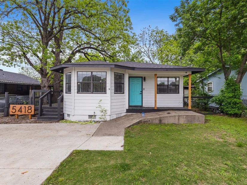 5418  Singleton Boulevard , Dallas Texas 75212