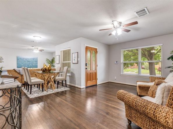 2600  San Marcus Avenue , Dallas Texas 75228