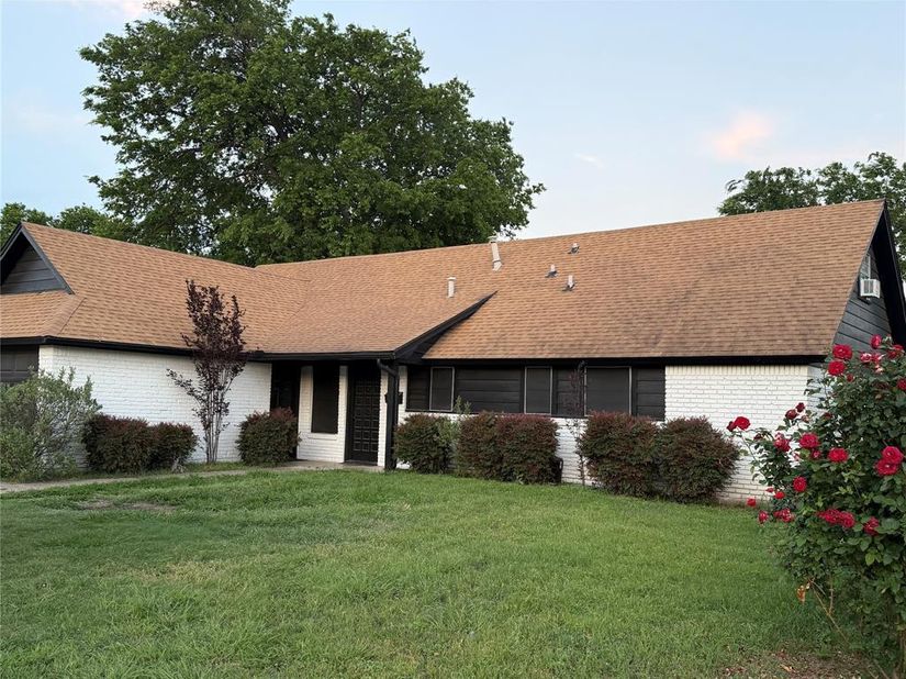5821  Mccart Avenue , Fort Worth Texas 76133