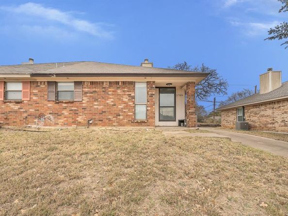 5709  Ranchogrande Drive , Arlington Texas 76017