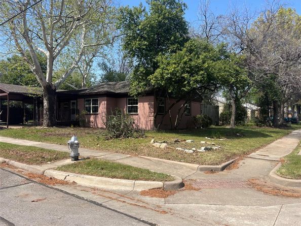 1021  Western Boulevard , Arlington Texas 76013