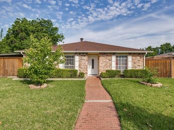 1429  Meandering Way 