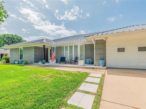 1100  Byron Lane , Arlington Texas 76012