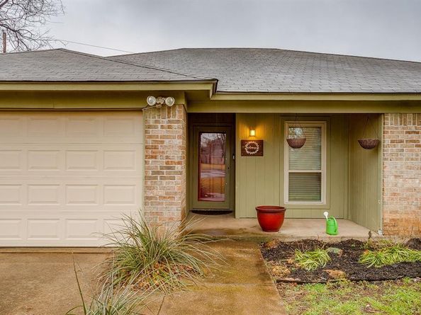 1105  Holly Court , Benbrook Texas 76126
