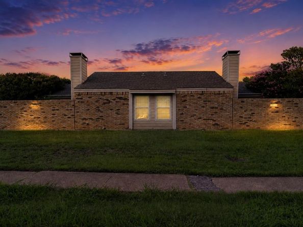 3940  Portland Street , Irving Texas 75038