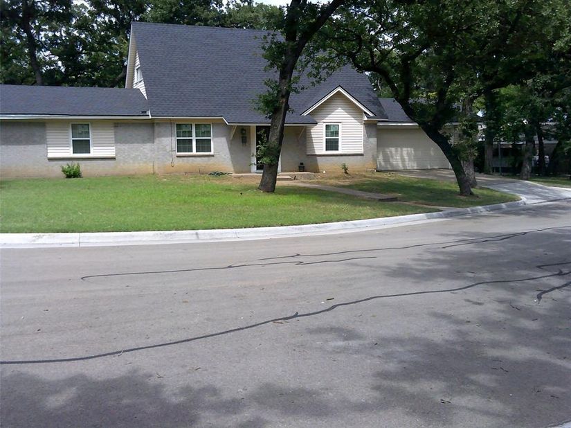 4509  Burke Road , Fort Worth Texas 76119