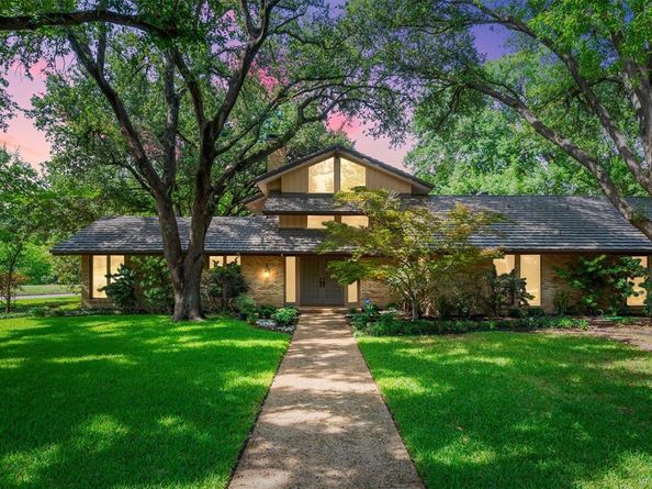 3909  Courtshire Drive , Dallas Texas 75229