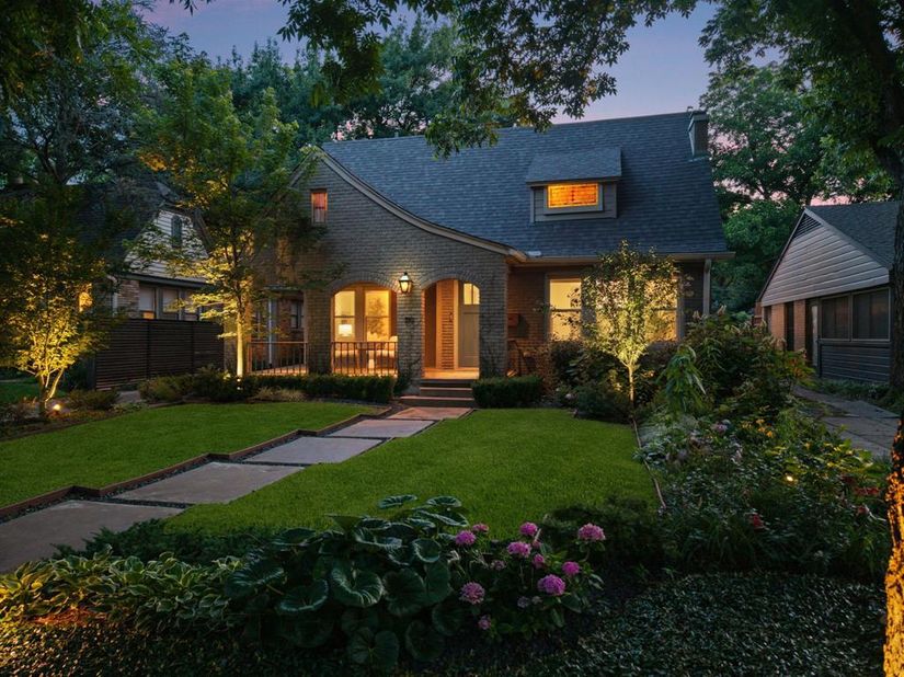 1119 N Winnetka Avenue , Dallas Texas 75208
