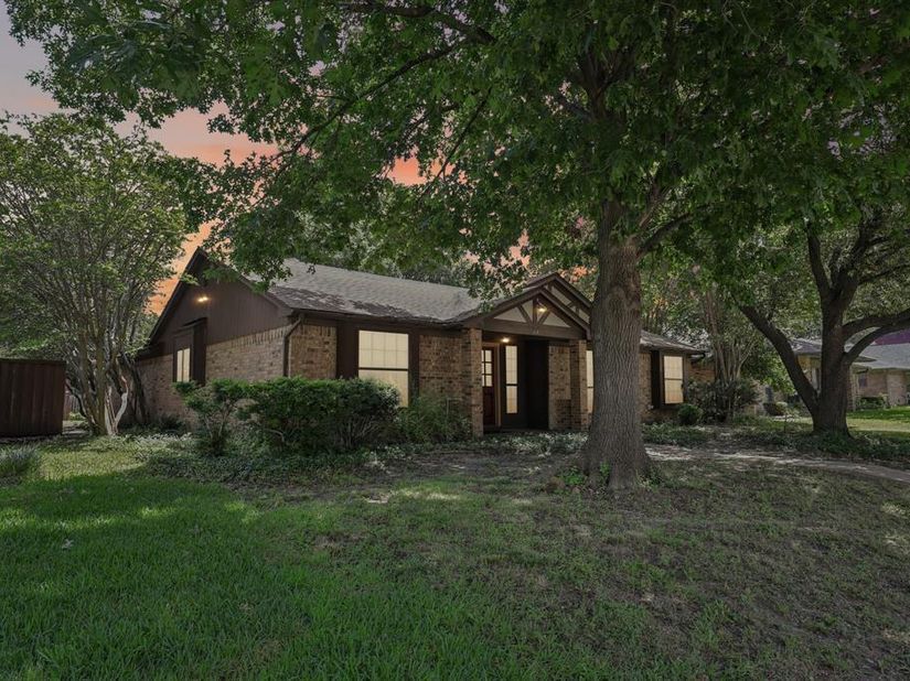 113 E Bancroft Drive , Garland Texas 75040