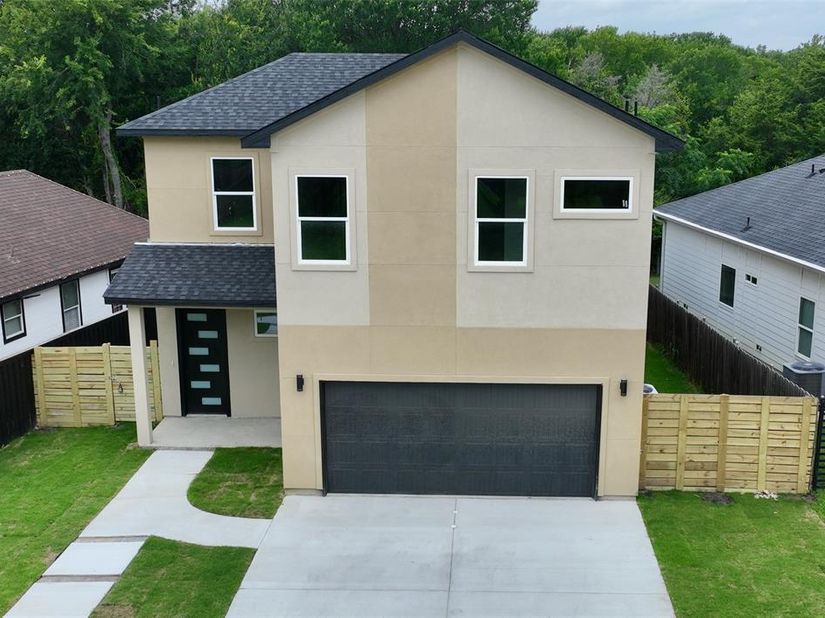 2823  Curvilinear Court , Dallas Texas 75227