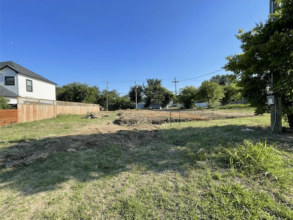1400 E Morphy Street , Fort Worth Texas 76104