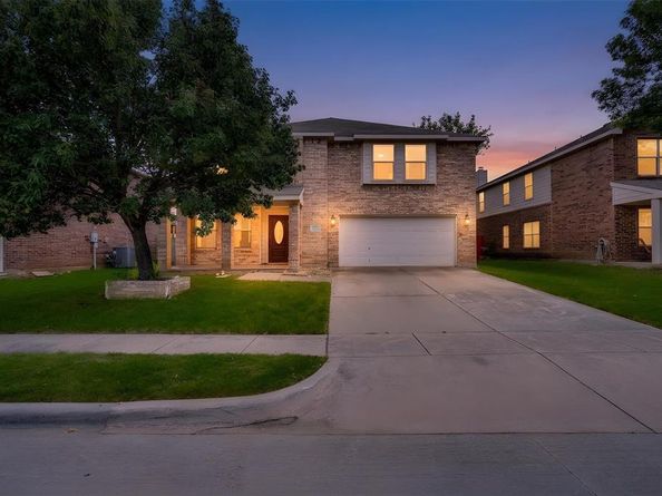 653  Condor Trail , Saginaw Texas 76131
