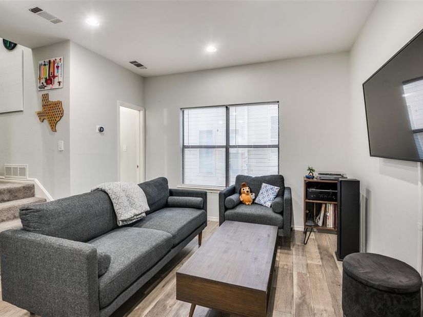 2728  Reagan Street  202, Dallas Texas 75219