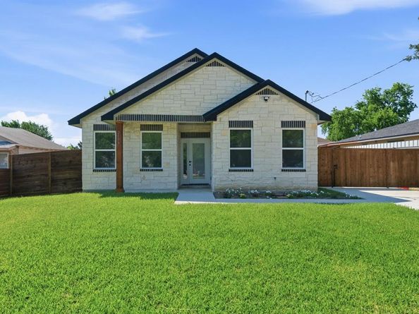 2406  Naoma Street , Dallas Texas 75241