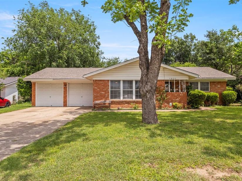 1021  Blue Lake  , Fort Worth Texas 76103
