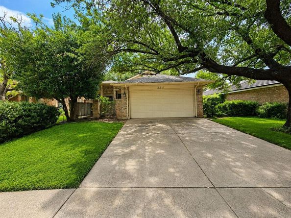 2211  Baltic Avenue , Arlington Texas 76011