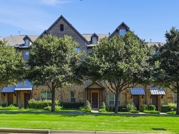511 W Royal Lane 