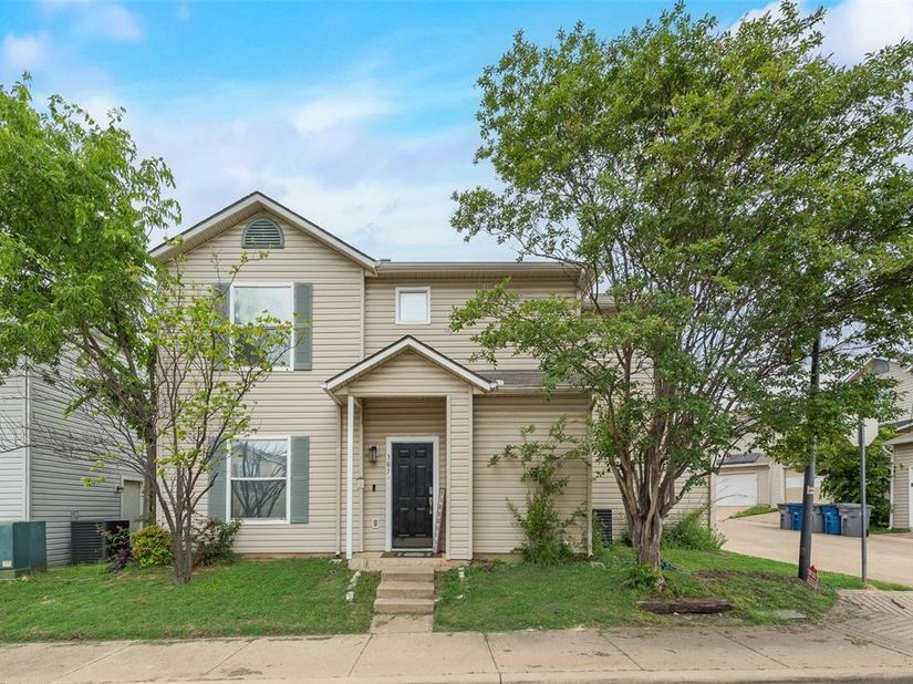 301  Ensenada Plaza , Dallas Texas 75211