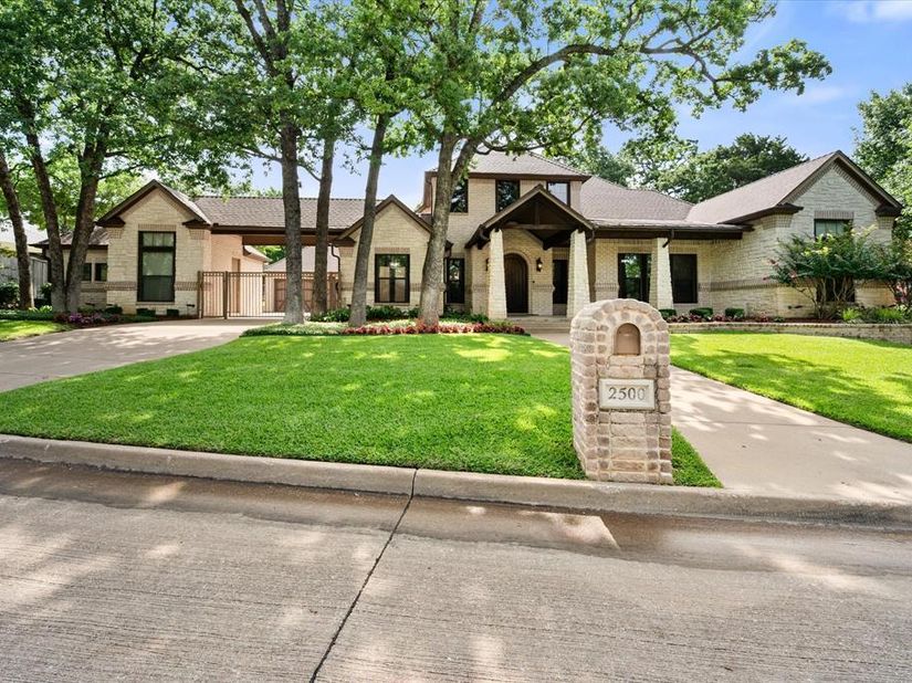 2500  Woodbridge Trail , Mansfield Texas 76063