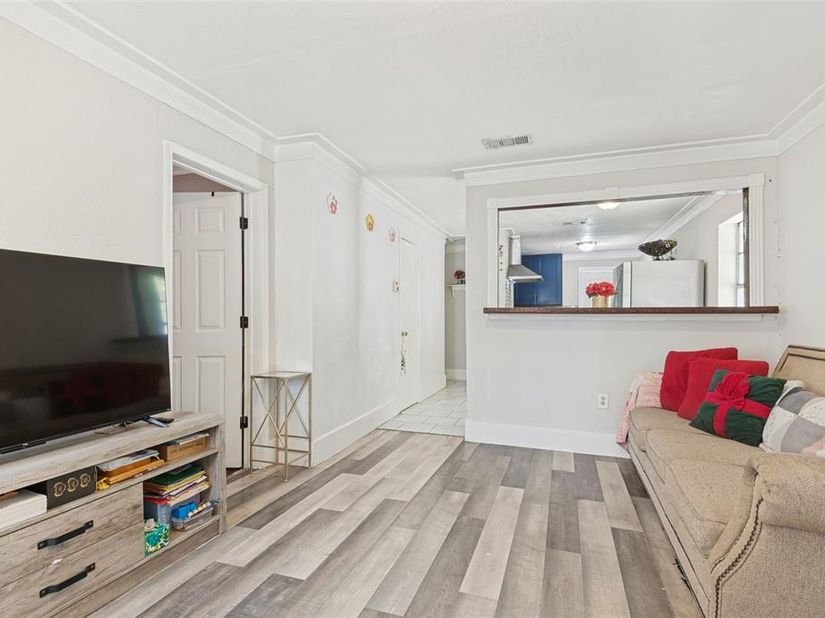 2421  Boyd Street , Dallas Texas 75224