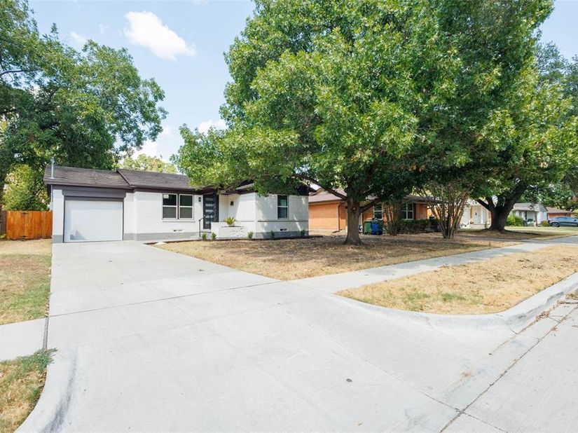 1011 E Alan Avenue , Carrollton Texas 75006